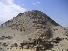 Vue de l'angle nord-est de la pyramide de Niouserrê