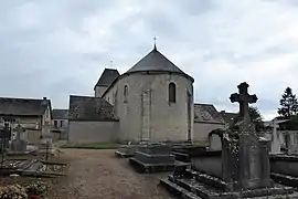 Abside et cimetière de l'église Saint-Laurent.