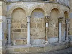 Arcades aveugles romanes de l'église Saint-Paul de Saint-Paul-lès-Dax.