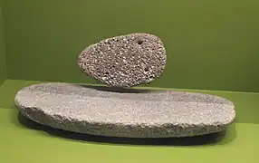 Petite et grande pierre servant à moudre des grains. Ashmolean Museum.