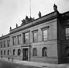 Maison de l'Académie des arts et des sciences démolie en 1904, sise Unter den Linden 8