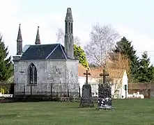 La chapelle Bellet et sa lanterne des morts.