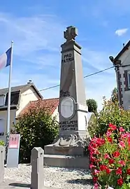 Monument aux morts« Monument aux morts d'Achiet-le-Petit », sur Wikipasdecalais