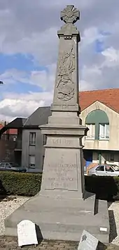 Monument aux morts« Monument aux morts d'Achiet-le-Grand », sur Wikipasdecalais