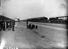 Photo d'Achille Varzi pilotant une Bugatti Type 51 au Grand Prix de Tunisie 1932.