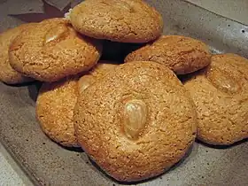 Acıbadem kurabiyesi ou biscuits aux amandes.