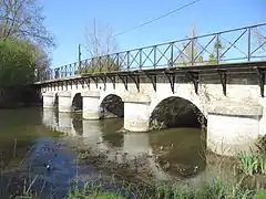 Les avant-becs, depuis la rive droite.