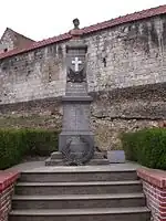 Monument aux morts« Monument aux morts d'Acquin-Westbécourt », sur Wikipasdecalais