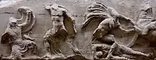 Photo de fragment d'un relief de la frise sud du temple d'Athéna Niké représentant un combat entre Athéniens et Perses