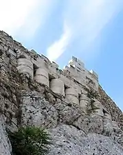 Tambours à colonnes du Préparthénon, réutilisés dans le mur nord de l'Acropole, par Thémistocle.