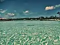 Rainbow Beach située au centre d'Eleuthera