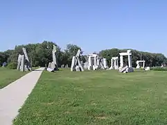 La Ville de pierre par Ratko Vulanović dans le parc de sculptures