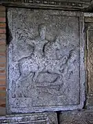 VI : statue équestre de Trajan qui écrase l'ennemi sous les sabots du cheval (Gramatopol).