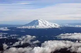 Vue aérienne depuis l'ouest du mont Adams.