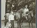 La grande-duchesse de Luxembourg et deux de ses petites filles, les princesses Marie-Adélaïde et Charlotte ou Hilda (1905)