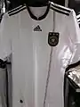 Maillot de l'équipe d'Allemagne de football fabriqué par Adidas.