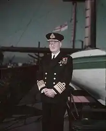 Pendant la Seconde Guerre mondiale, l’amiral Bruce Fraser sur le pont d'un navire.