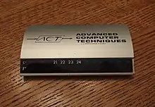 Thermomètre d'ambiance utilisé en tant que presse-papiers qui a été publié comme article promotionnel par la société de logiciels basée à New York Advanced Computer Techniques dans les années 1980.
