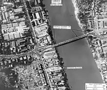 Description de l'image Aerial reconnaissance view of the Monivong Bridge, Phnom Penh 17 April 1975.jpg.