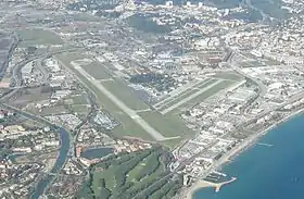 Vue aérienne de l’aéroport.