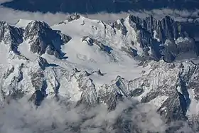 Vue du glacier depuis le sud-est, avec au centre, la Vierge.