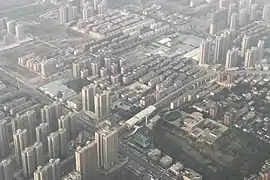 Vue partielle du centre de la petite ville de Longhu, , Xinzheng city (ville-district ), Zhengzhou municipality (ville-préfecture), Henan. 2019