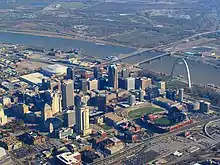 Vue aérienne du centre-ville de Saint-Louis (2011).