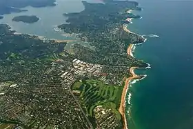 Vue aérienne des plages de Sydney avec Scotland Island à gauche