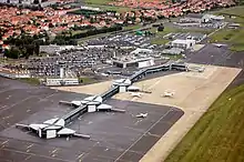 Vue aérienne de l'aéroport de Clermont-Ferrand Auvergne