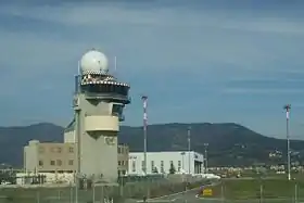 La tour de contrôle de l'aéroport.