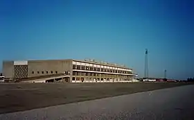 Le terminal de l'aéroport en 1998.