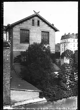 La villa, théâtre du double meurtre de l'affaire Steinheil, 6 bis, impasse Ronsin à Paris, photographiée en 1909.