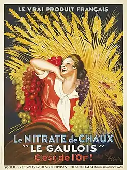 Une jeune femme enveloppée de grappes de raisins et gerbes de blé. Texte : « Le Nitrate de chaux "Le Gaulois", c'est de l'Or ! »