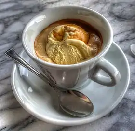 Affogato (expresso et glace à la vanille)