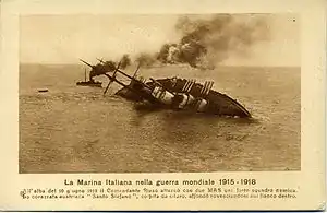 Le Le cuirassé autrichien Santo Stefano sur le point de couler