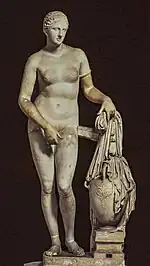 « Aphrodite Colonna ». Réplique de l'Aphrodite de Cnide. H. 2,4 m sans la plinthe. Restaurations: « main et avant-bras droit, bras gauche; la tête n'a pas été replacée dans sa position originelle ». Vatican