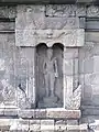 Statue d'Agastya dans une niche au sud du temple de Sambisari.