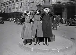 Éclipse de soleil, gare Saint-Lazare, Paris 8e (8 avril 1921).