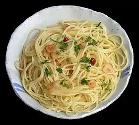 Spaghetti aglio, olio e peperoncino : ail, huile et piment.