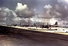 Les avions du 509th Composite Group, juste avant la mission de bombardement d'Hiroshima.