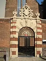 Portail de l'Athenaeum Illustre d'Amsterdam, et les dates 1632 et 1921.