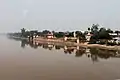 Pavillon et mur d'enceinte occidental donnant sur la Yamuna.