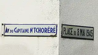 Plaque de l'avenue du Capitaine-T'Choréré à Airaines.