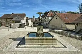 La fontaine du village.