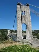 Le pont suspendu.