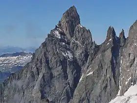 L'aiguille Noire de Peuterey et à droite les Dames Anglaises et l'Isolée.