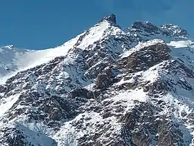 Vue du sommet enneigé depuis la télécabine d'Orelle.