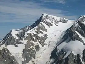 Vue du glacier de Bionnassay dominé par l'aiguille de Bionnassay.