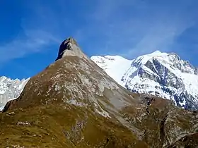 L'aiguille de la Vanoise et en arrière-plan la Grande Casse vues depuis le sud-ouest.