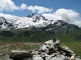 Aiguille du Grand Fond depuis le Rocher du Vent au nord par-delà le Cormet de Roselend.